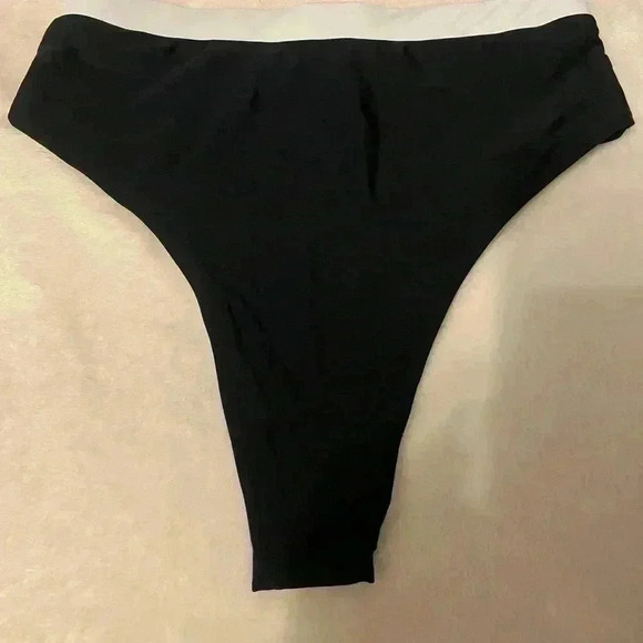 High waisted high cut legs & cheeky black bikini bottoms with white waistband - Picture 3 of 4